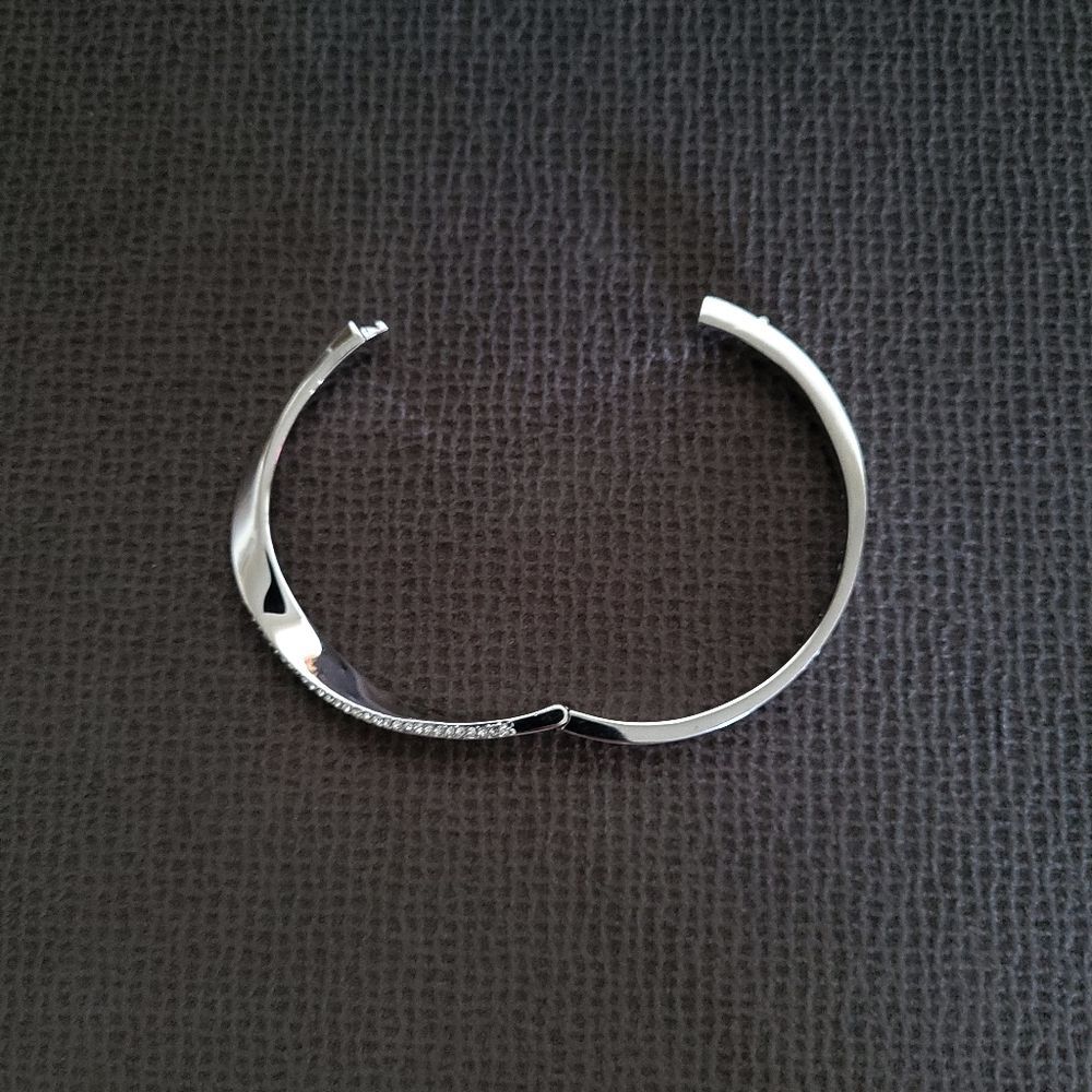 Kate Spade♠️ Silver🤍 "Do the Twist"🔀 Bangle Bracelet - NWT - Picture 5 of 15